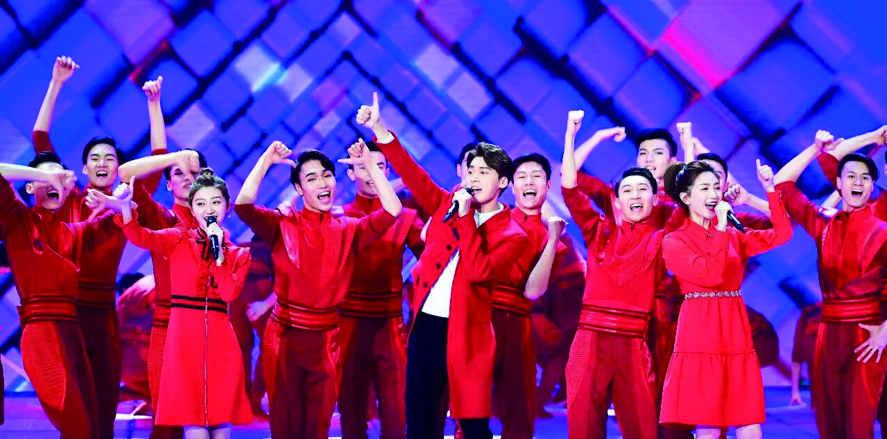 春节期间的亲友团聚,利他与善意的主导思想使得家庭,家族功能得到滋润