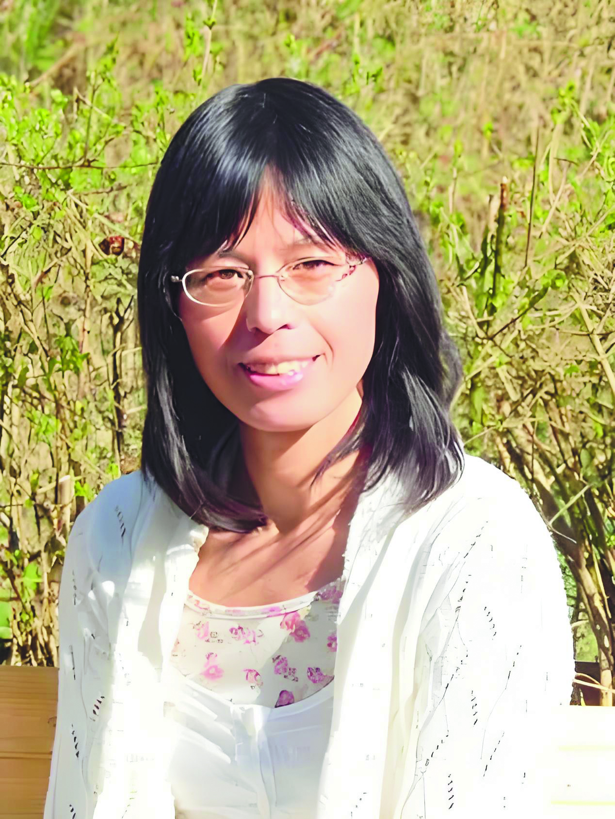 叶 莹 2023年11月，旅德华文作家叶莹的《爱捡树叶的女孩》荣获“冰心儿童